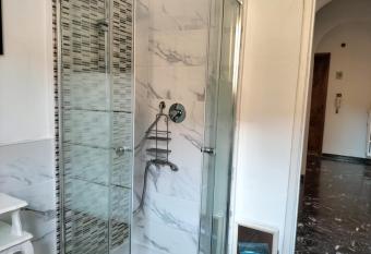 casa gio allows 18 year olds to book a room