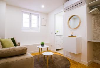 Gibraltar Nest 4-Hosted by Sweetstay allows 18 year olds to book a room