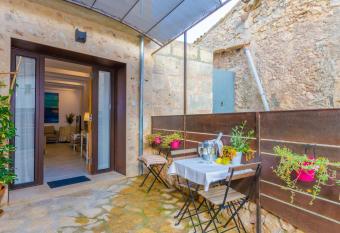 Es Reco has rooms with a private hot tub