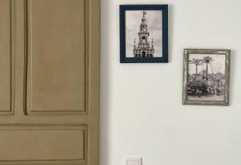 Alojamientos El Carmen has Balcony rooms