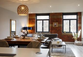 Large Duplex Penthouse Apartment allows 18 year olds to book a room