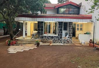 Silver Oaks Villa has Balcony rooms