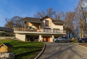 A l oree des monts allows 18 year olds to book a room