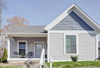 Bloomington Bliss has Balcony rooms