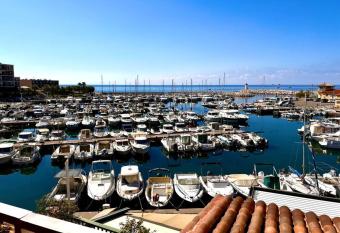 Charmante maison de ville, terrasse vue sur port has Balcony rooms