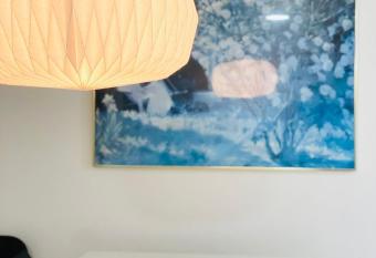 Scandinavian House Hotel-Lunden- Central 3 bedroom house has Balcony rooms