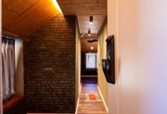 Hotel La Montagna has rooms with a private hot tub