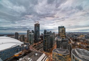 Luxury Condo w/Mesmerizing Sunset Views & FREE Parking has rooms with a private hot tub