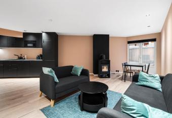 Cozy new apartment has Balcony rooms