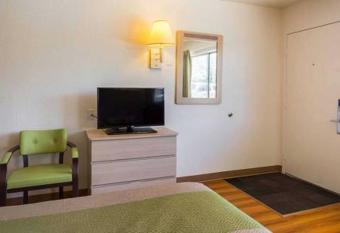 Motel 6 allows 18 year olds to book a room