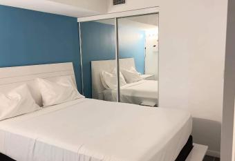 A lovely - 1 bedroom condo with swimming pool has rooms with a private hot tub