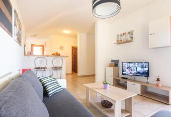 Apartments Kostijal has Balcony rooms