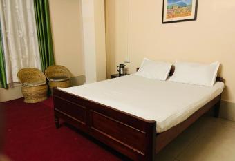 OYO Flagship Hotel West End allows 18 year olds to book a room