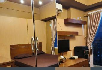 Room Transit 3jam Apartemen Margonda Residence 2 By Younz Apartemen has Balcony rooms