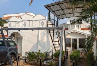 CoolHome Yelagiri Hill has Balcony rooms