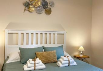 LA TORRE SARACENA - HOLIDAY HOUSE with services has Balcony rooms