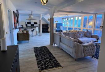 Penthouse wohnung ultra exlusive has rooms with a private hot tub