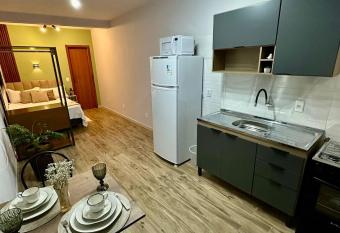 Est  dios Bela Flor allows 18 year olds to book a room