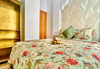 Casa Riad Amor Marrakech en Lo Pagan has Balcony rooms
