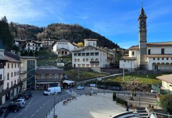 Attico panoramico in zona centrale has Balcony rooms