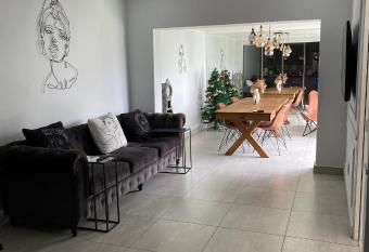 Home in Parklands with Jacuzzi, WIFI and UPS has rooms with a private hot tub