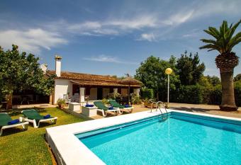 Villa Paparri has Balcony rooms