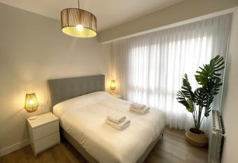 ByAndreea Apartaments Etxe Bat has Balcony rooms