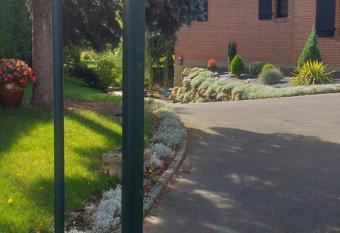 Le Refuge du Hibou has Balcony rooms