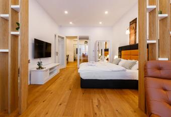 The Chic One, Unirii Square View has Balcony rooms