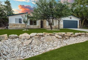 Spacious Lake Travis getaway with boat parking allows 18 year olds to book a room