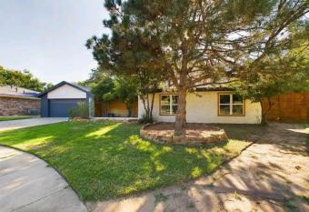 Ultimate Escape and Wolf Den has Balcony rooms