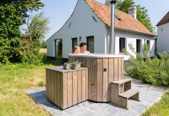 Sauna-Garden has Balcony rooms