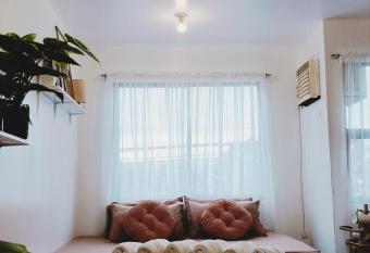 El Nissi Cozy Cabins (Condo Staycation Beside the Enchanted Kingdom) has Balcony rooms