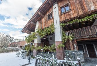 Chalet d Aoste has Balcony rooms