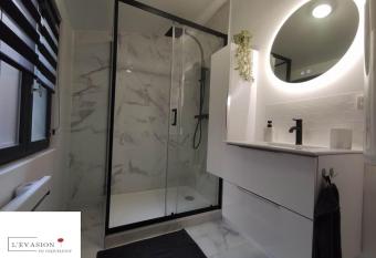 L   vasion du Coquelicot has Balcony rooms