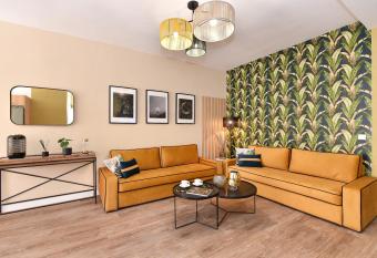 Apartamento Deluxe en Cruce de Arinaga GRANEL allows 18 year olds to book a room