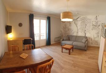 T2 Hypercentre    200 m de la plage has Balcony rooms