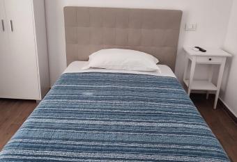 ALO ALO ALBERGO has Balcony rooms