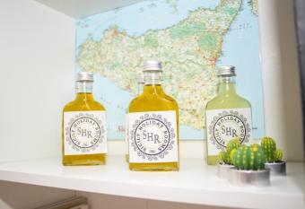 SHR-Sicily Holiday Rooms has Balcony rooms