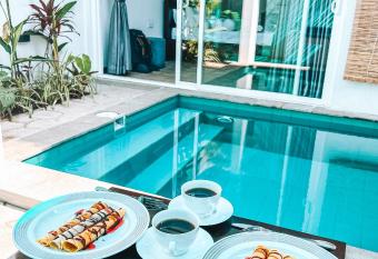 Private Pool Cabanas AC - Angam Villas Hikkaduwa has rooms with a private hot tub