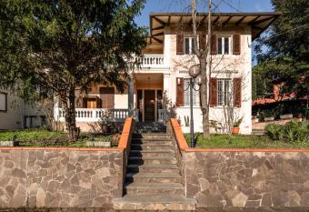 Villa Bramarosa has Balcony rooms