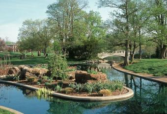 Explore Downtown and Mount Adams with River Views allows 18 year olds to book a room