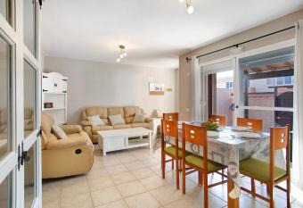 Casa Vel  zquez has Balcony rooms