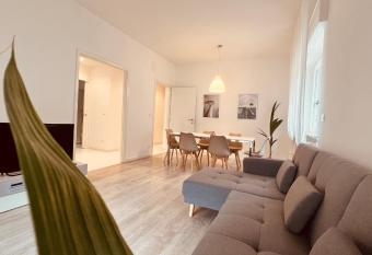 White House Lounge Supreme apartment allows 18 year olds to book a room