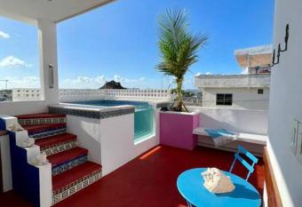 Romantic private room in front of the pool in La Gloria! allows 18 year olds to book a room