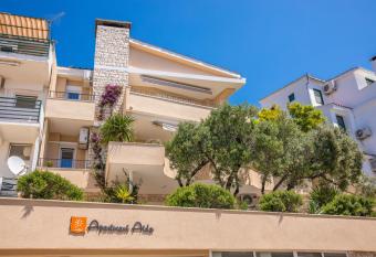 Apartmani Aida has Balcony rooms