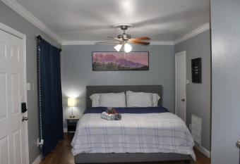 Blue Shark *E10* @ Midtown Vibrant King Studio has Balcony rooms