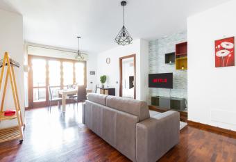 SUITE - Airport /Fiera di Roma/Parco Leonardo has rooms with a private hot tub