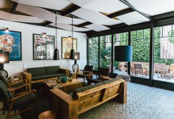 Praktik Vinoteca has Balcony rooms