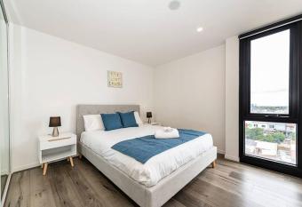 Cozy Box Hill Apartment allows 18 year olds to book a room